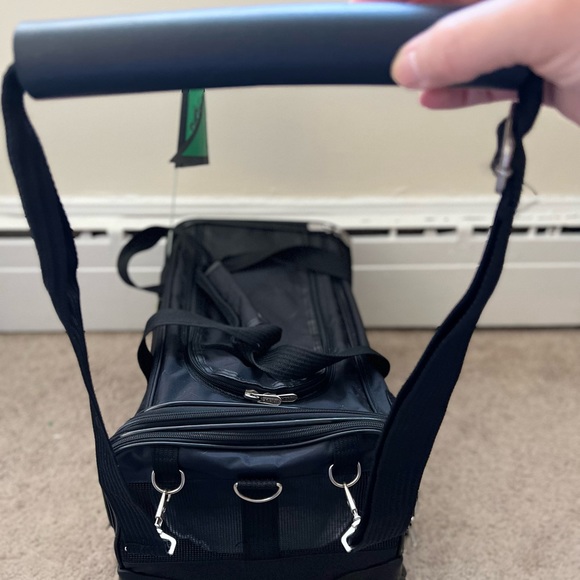 Like new Sherpa on Wheels pet carrier - Picture 3 of 7